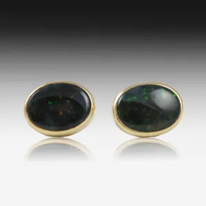 18kt Yellow Gold Black Opal cufflinks