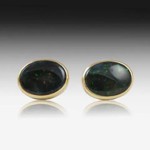 18kt Yellow Gold Black Opal cufflinks