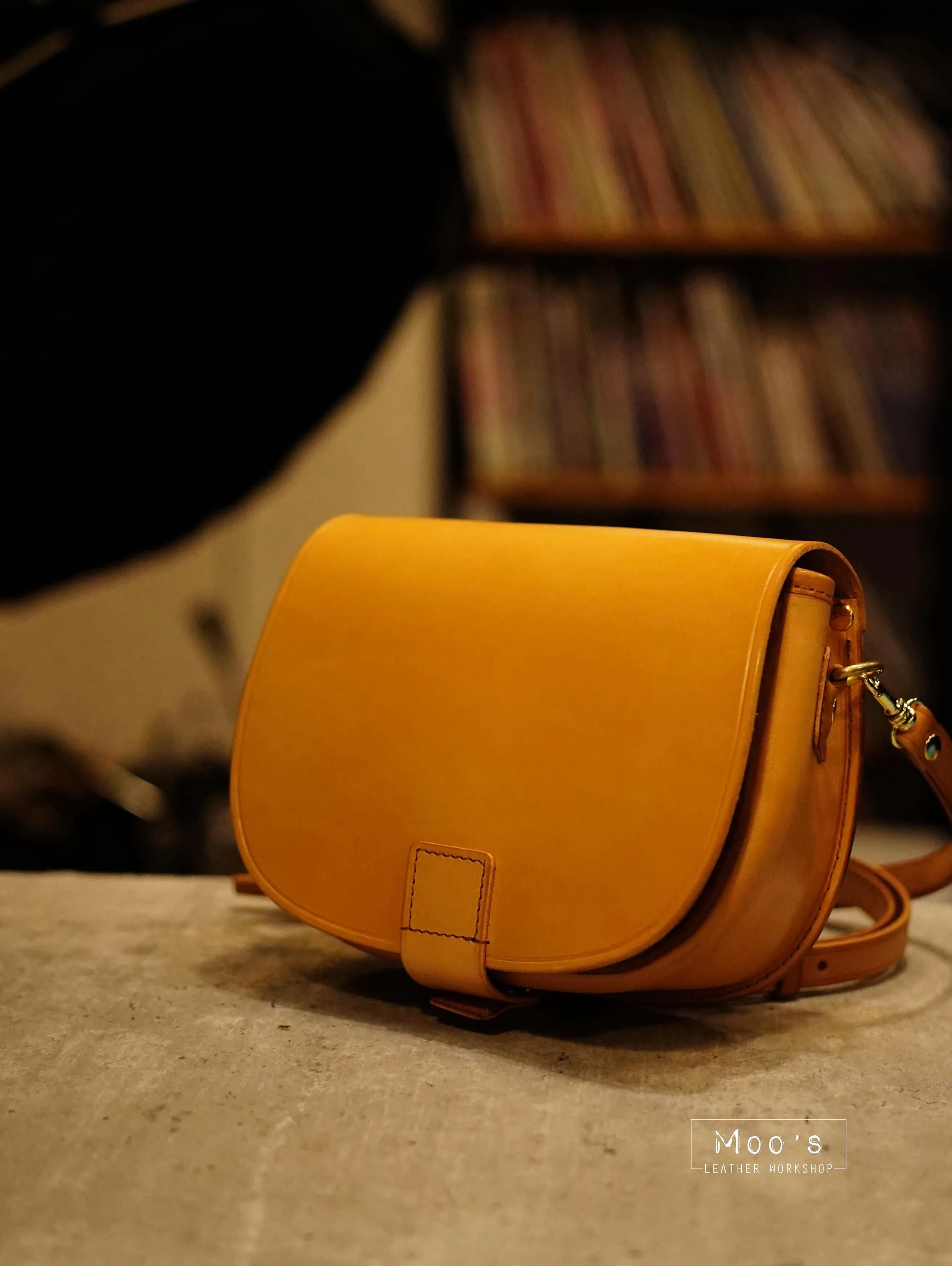 MINI horseshoe bag   RAW (複製)