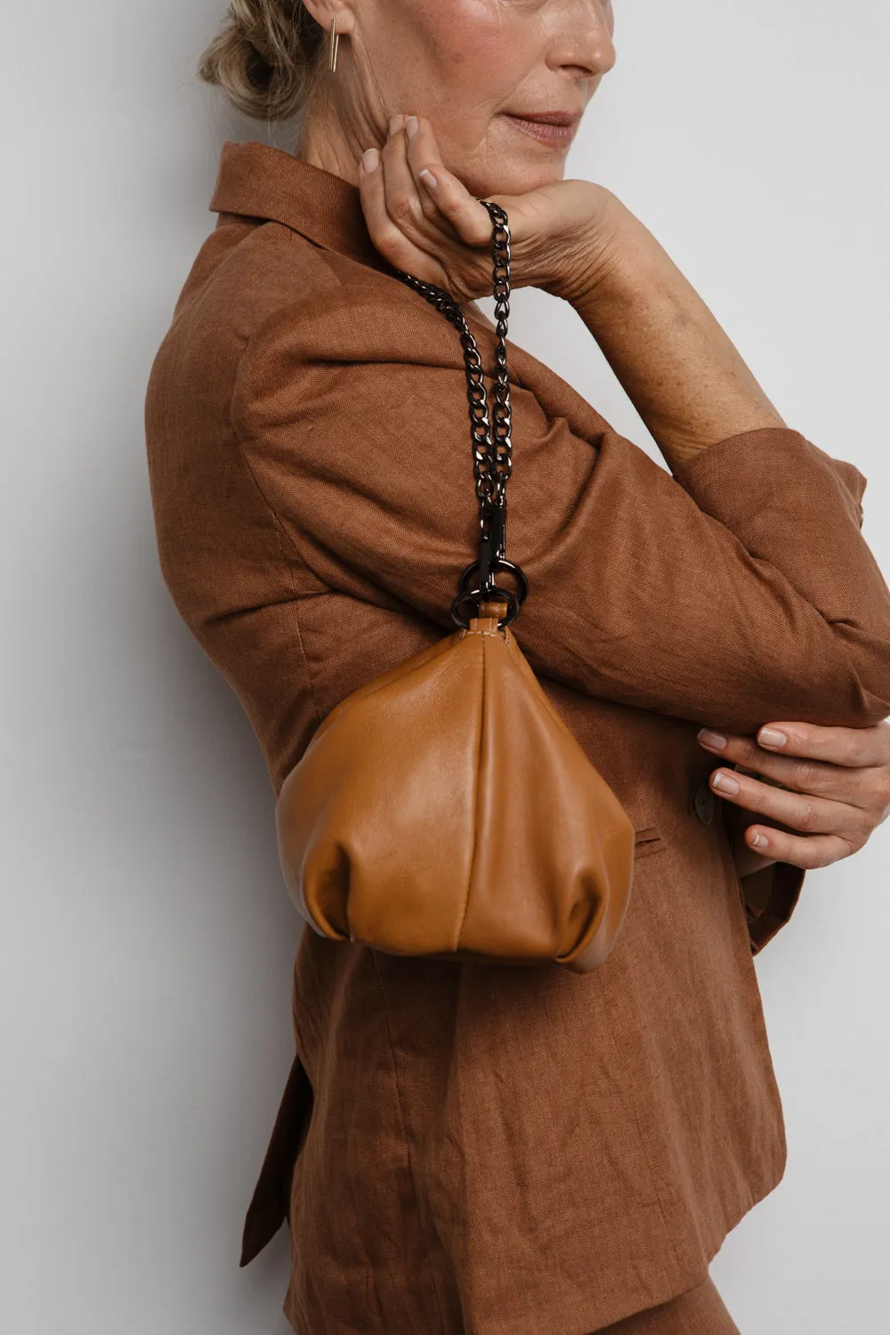 teardrop  | classic tan bag