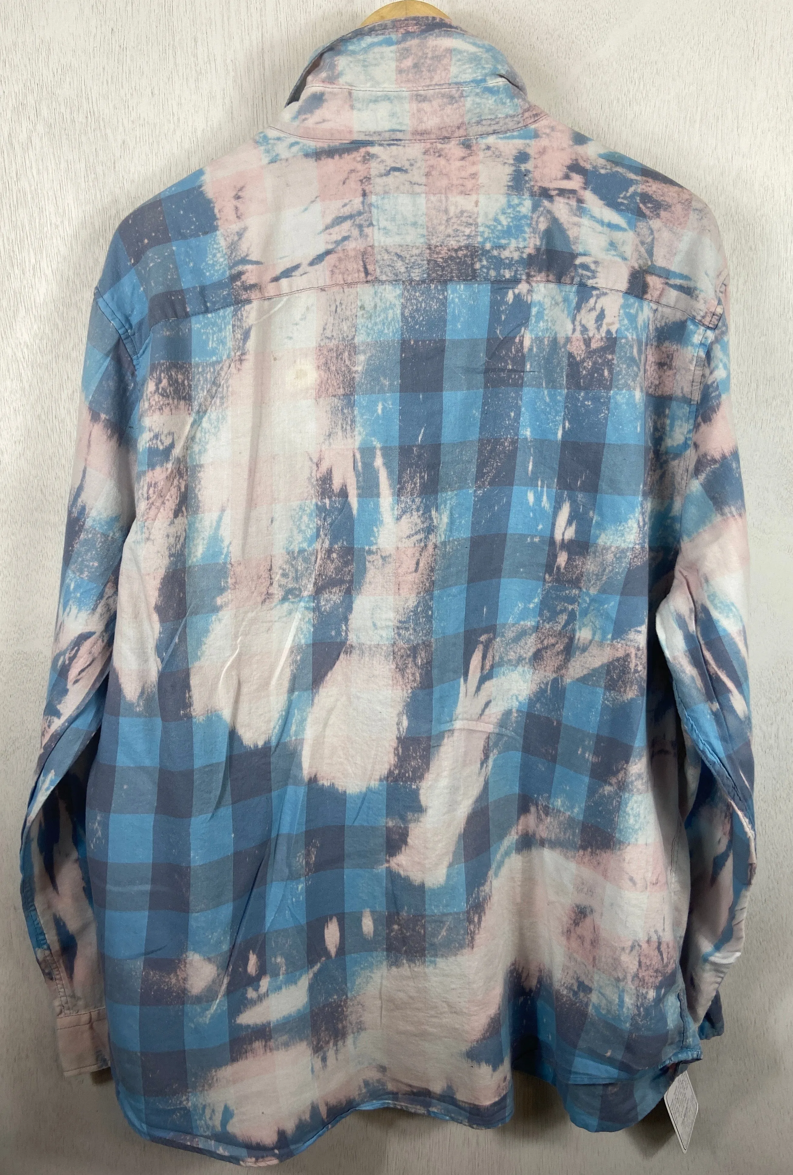 Vintage Light Blue, Pink and White Lightweight Cotton Size Large